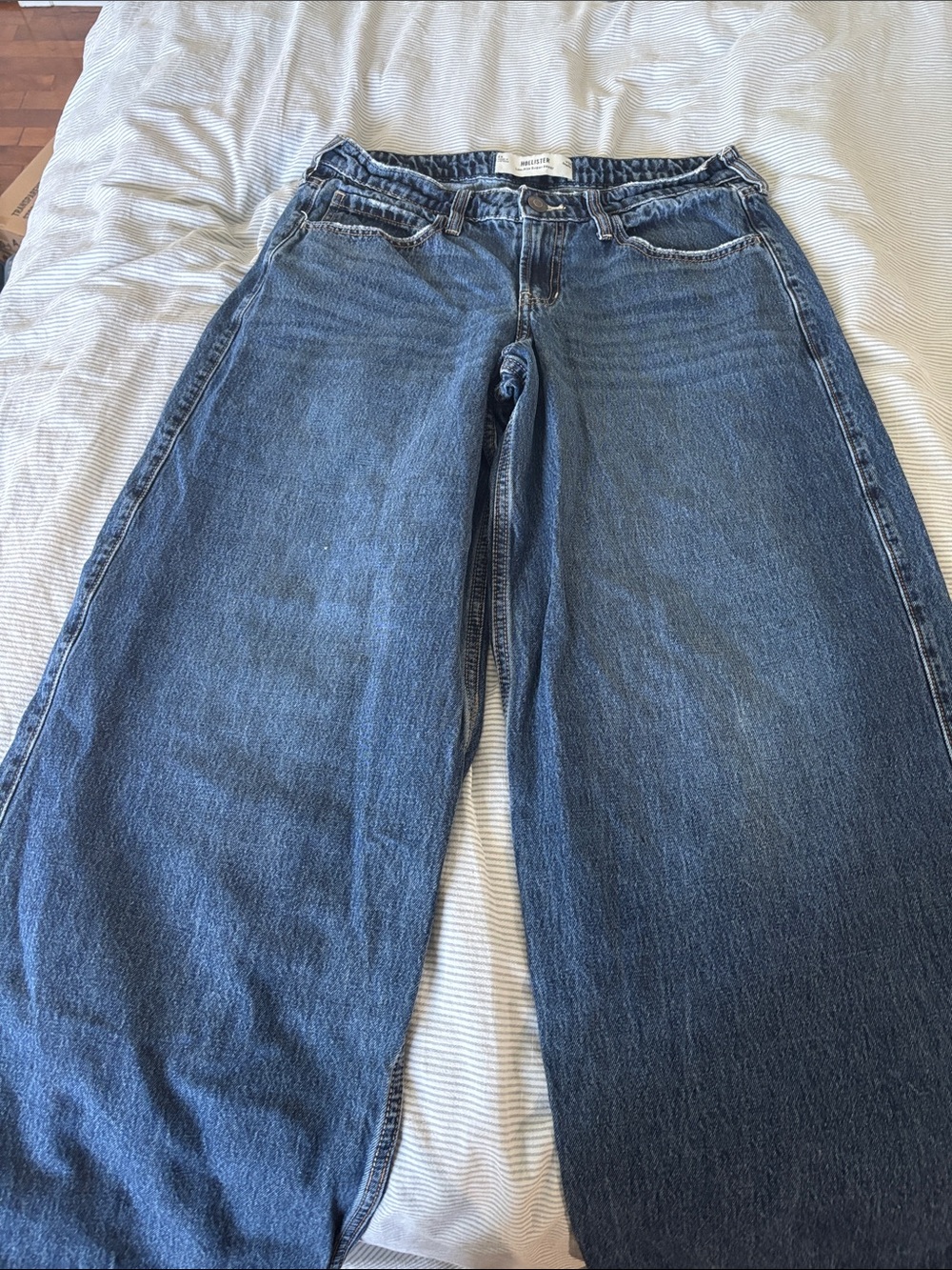 Hollister Low Rise Super Baggy Medium Wash Denim Jeans Size 28